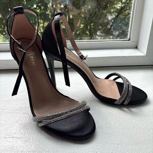 Windsor Black and Silver Heels Classic Elegance